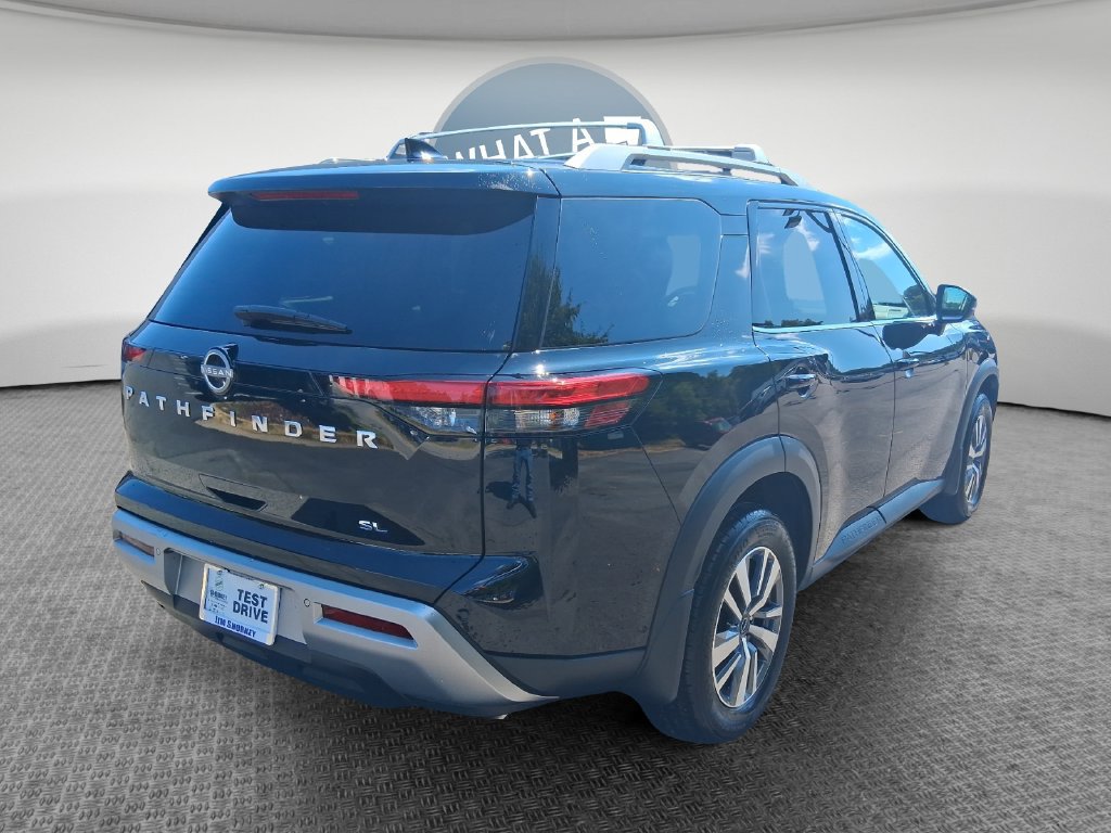 Used 2025 Nissan Pathfinder SL FWD image 3