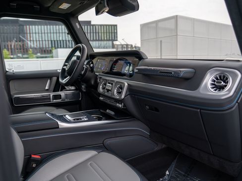 Used 2025 Mercedes-Benz G 580 w/ EQ Technology image 30