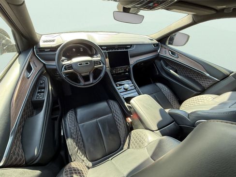 Used 2025 Jeep Grand Cherokee Summit image 10