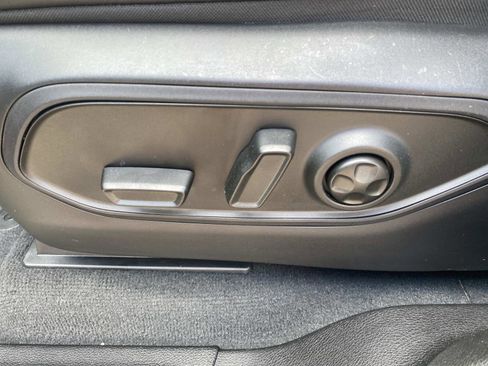 Used 2025 Jeep Grand Cherokee Limited w/ Luxury Tech Group II RWD image 25