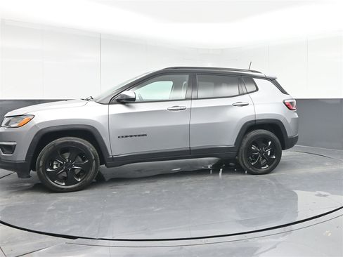 Used 2018 Jeep Compass Latitude w/ Popular Equipment Group image 8