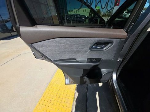 Used 2023 Nissan Rogue SV image 23