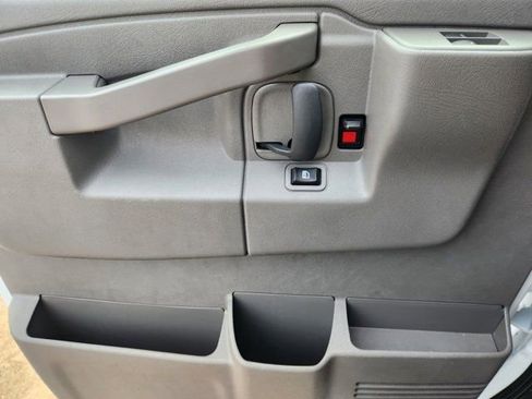 Used 2025 Chevrolet Express 3500 w/ Power Convenience Package image 25