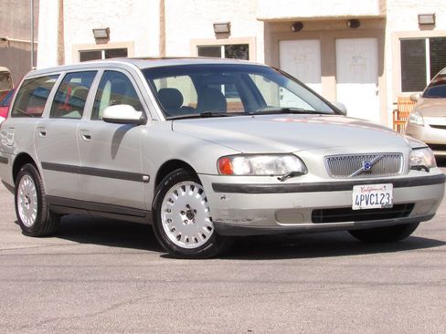 Used 2001 Volvo V70 image 4