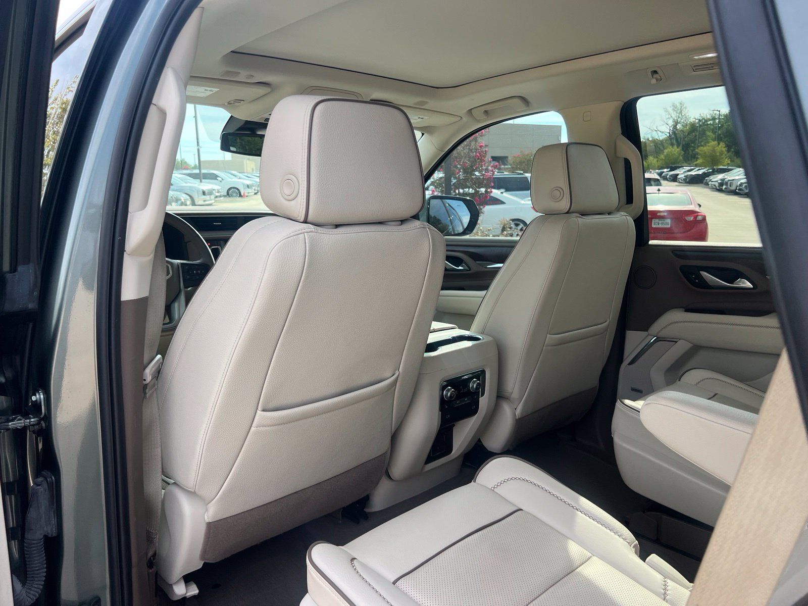 Used 2023 GMC Yukon Denali w/ LPO, Floor Liner Package AWD/4WD image 22