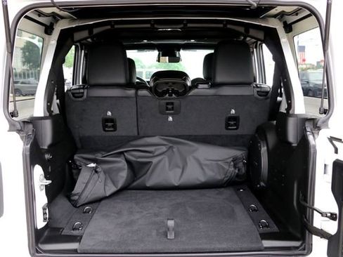 Used 2026 Jeep Wrangler Unlimited Rubicon AWD/4WD image 29