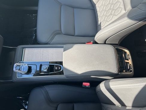 Certified 2025 Volvo XC90 B6 Plus image 20