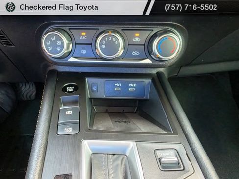 Used 2025 Nissan Kicks SV AWD/4WD image 21