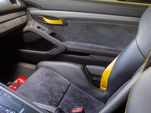 Used 2020 Porsche 718 Cayman GT4 RWD image 20