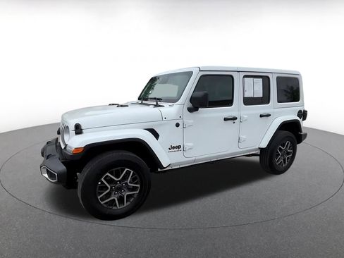 Used 2025 Jeep Wrangler Unlimited Sahara AWD/4WD image 8
