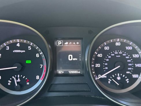 Used 2017 Hyundai Santa Fe SE FWD image 27