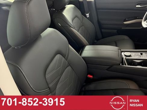 New 2025 Nissan Pathfinder Platinum image 31
