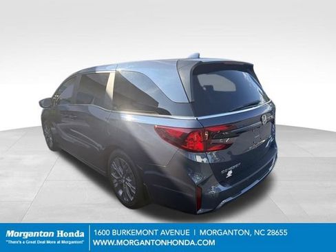 Used 2025 Honda Odyssey Touring image 3