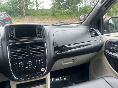 Used 2019 Dodge Grand Caravan SXT image 25