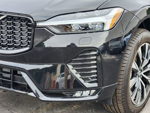 Used 2025 Volvo XC60 B5 Core w/ Climate Package image 9