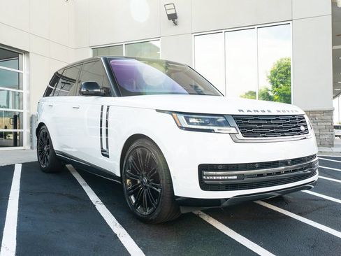 Used 2022 Land Rover Range Rover SE AWD/4WD image 7