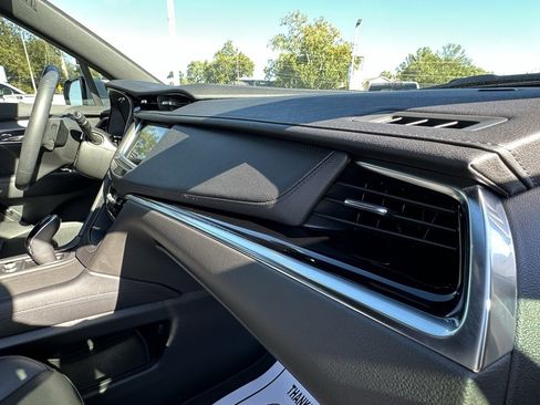 Certified 2025 Cadillac XT6 Luxury image 11