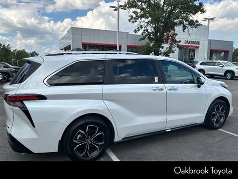 Used 2026 Toyota Sienna Platinum AWD/4WD image 3