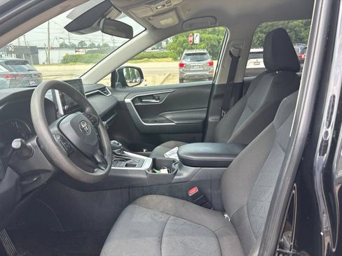 Used 2025 Toyota RAV4 XLE AWD/4WD image 12