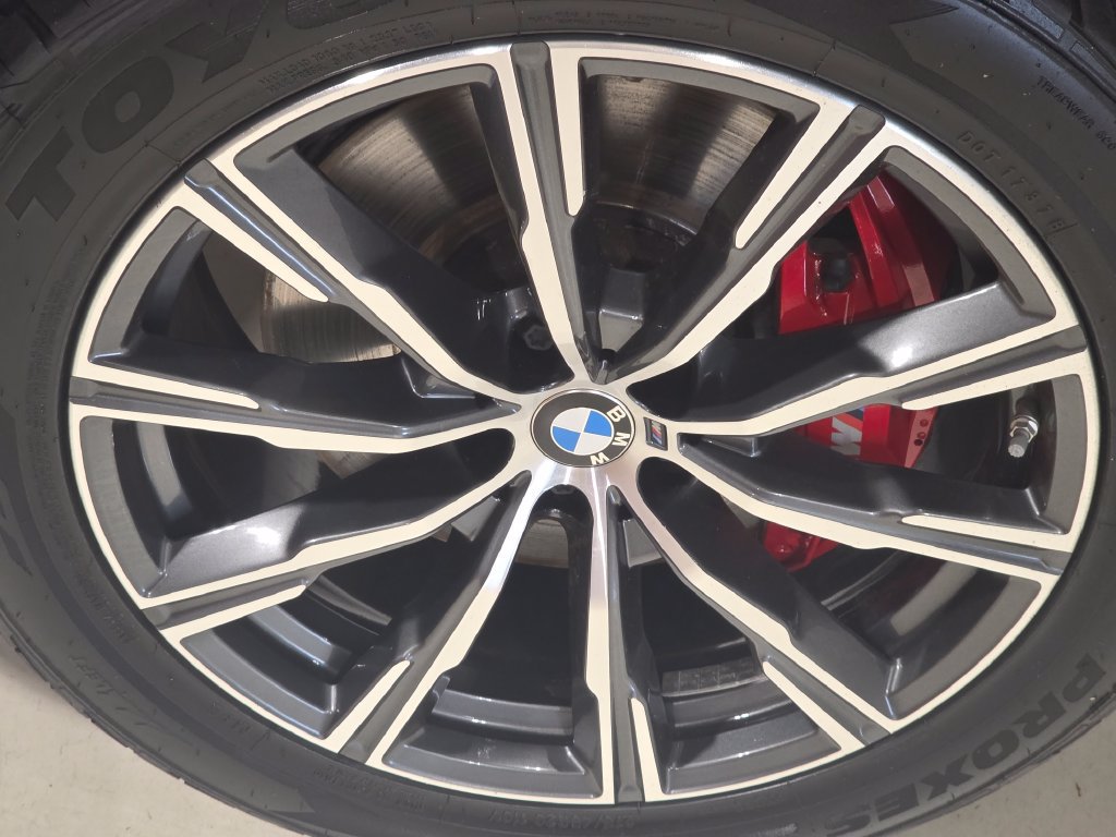 Used 2022 BMW X6 xDrive40i w/ M Sport Package AWD/4WD image 7