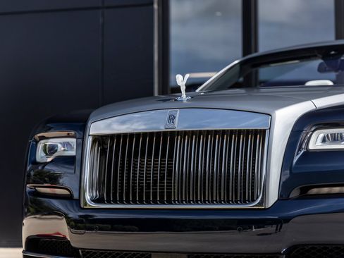 Used 2016 Rolls-Royce Dawn RWD image 20