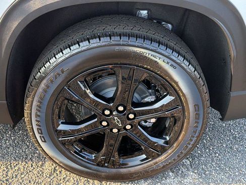 New 2027 Chevrolet Traverse LT w/ Midnight/Sport Edition FWD image 9