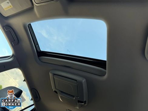 Used 2022 Honda Pilot Touring image 2