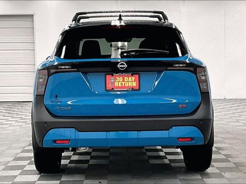 New 2026 Nissan Kicks SR w/ Cold Weather Package FWD image 5