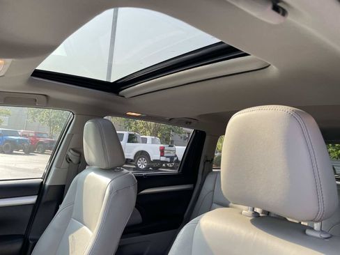 Used 2018 Toyota Highlander XLE FWD image 26