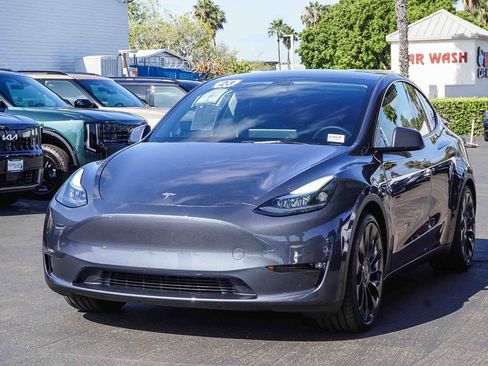 Used 2023 Tesla Model Y Performance image 3