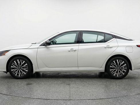 Used 2025 Nissan Altima 2.5 SV image 5
