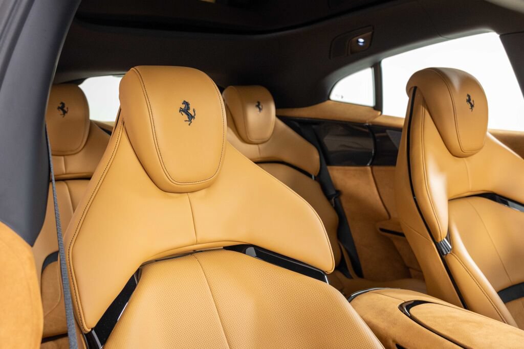 Used 2025 Ferrari Purosangue AWD/4WD image 52