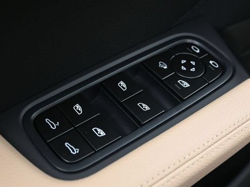 Certified 2026 Porsche Cayenne AWD/4WD image 18