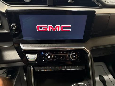 Used 2023 GMC Sierra 1500 Denali w/ Technology Package AWD/4WD image 9