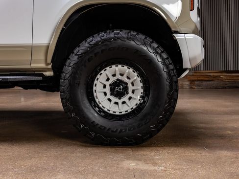 Used 2026 Ford Bronco Heritage Edition AWD/4WD image 6