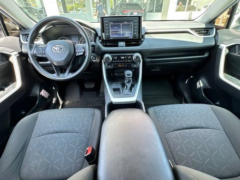 Used 2022 Toyota RAV4 XLE w/ Convenience Package FWD image 32