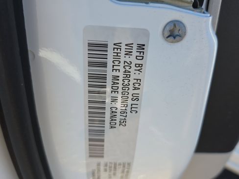 Used 2022 Chrysler Pacifica Limited w/ Uconnect Theater Family Group image 29