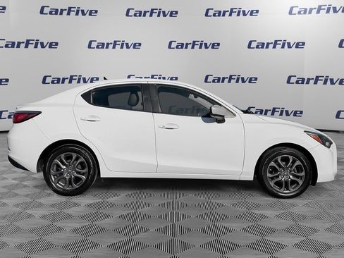 Used 2019 Toyota Yaris XLE image 7