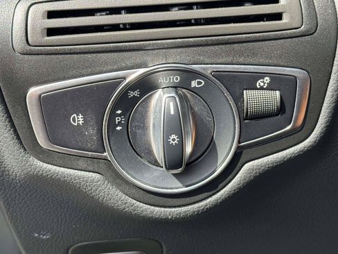 Used 2021 Mercedes-Benz GLC 300 4MATIC image 20