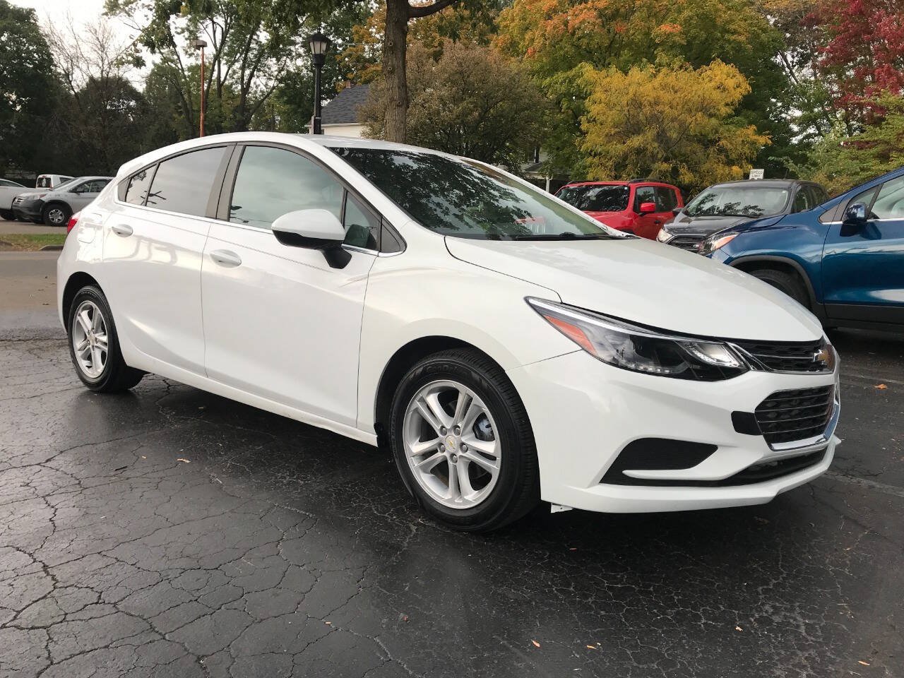 Used 2018 Chevrolet Cruze LT w/ Convenience Package FWD image 2