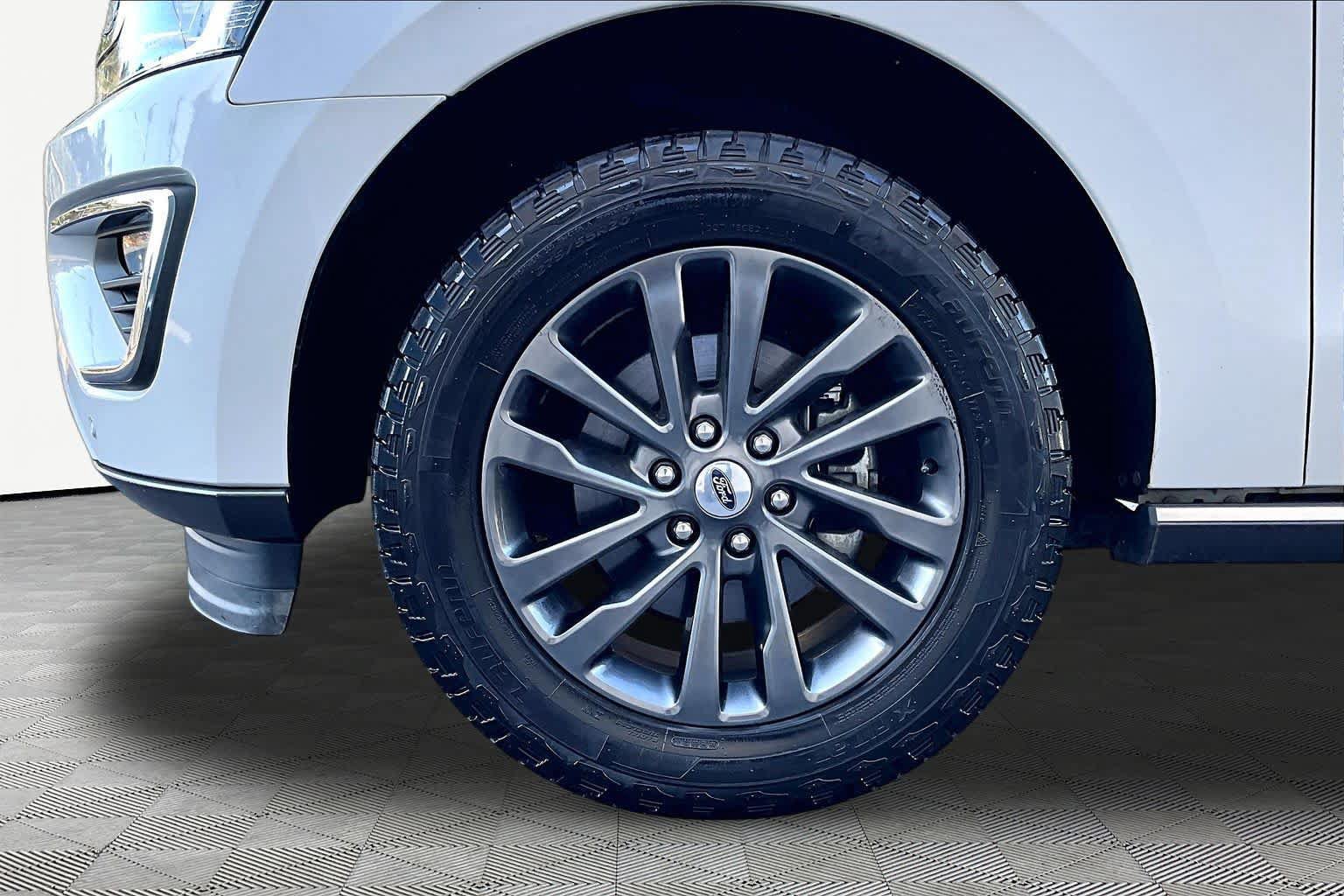 Used 2021 Ford Expedition Limited RWD image 11