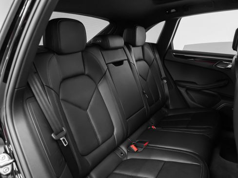 Certified 2025 Porsche Macan image 22