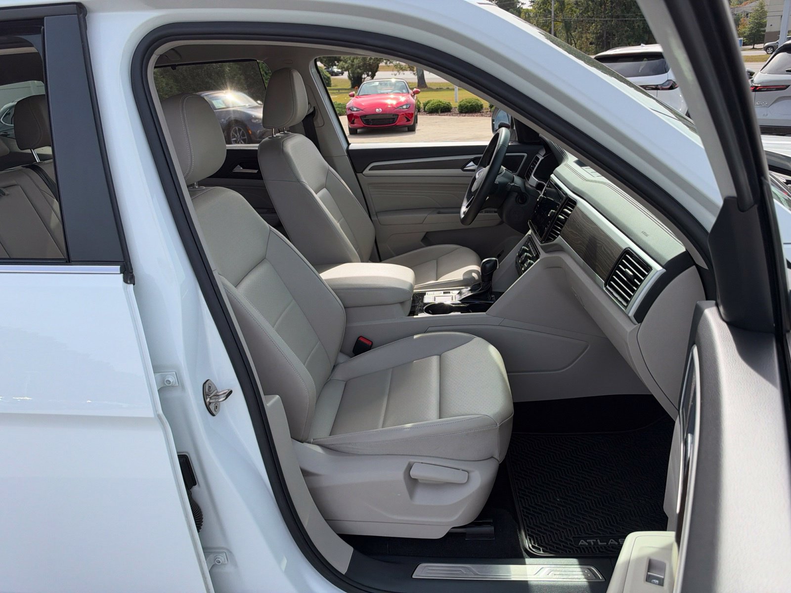 Used 2023 Volkswagen Atlas SE w/ Black Wheel Package FWD image 34