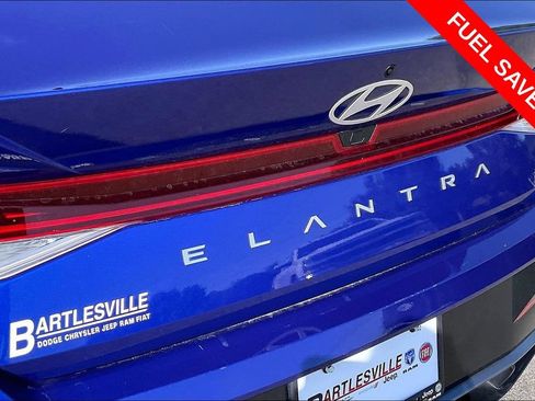 Used 2025 Hyundai Elantra SEL FWD image 14