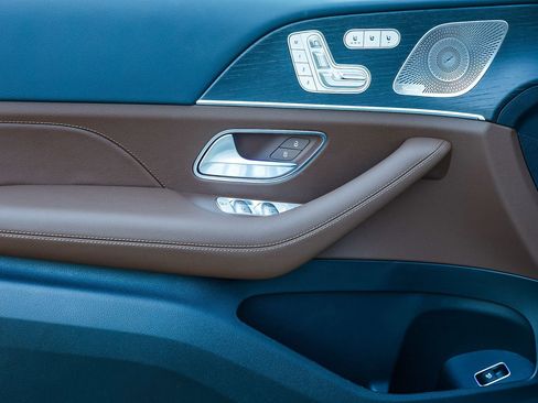New 2026 Mercedes-Benz GLS 450 4MATIC image 21