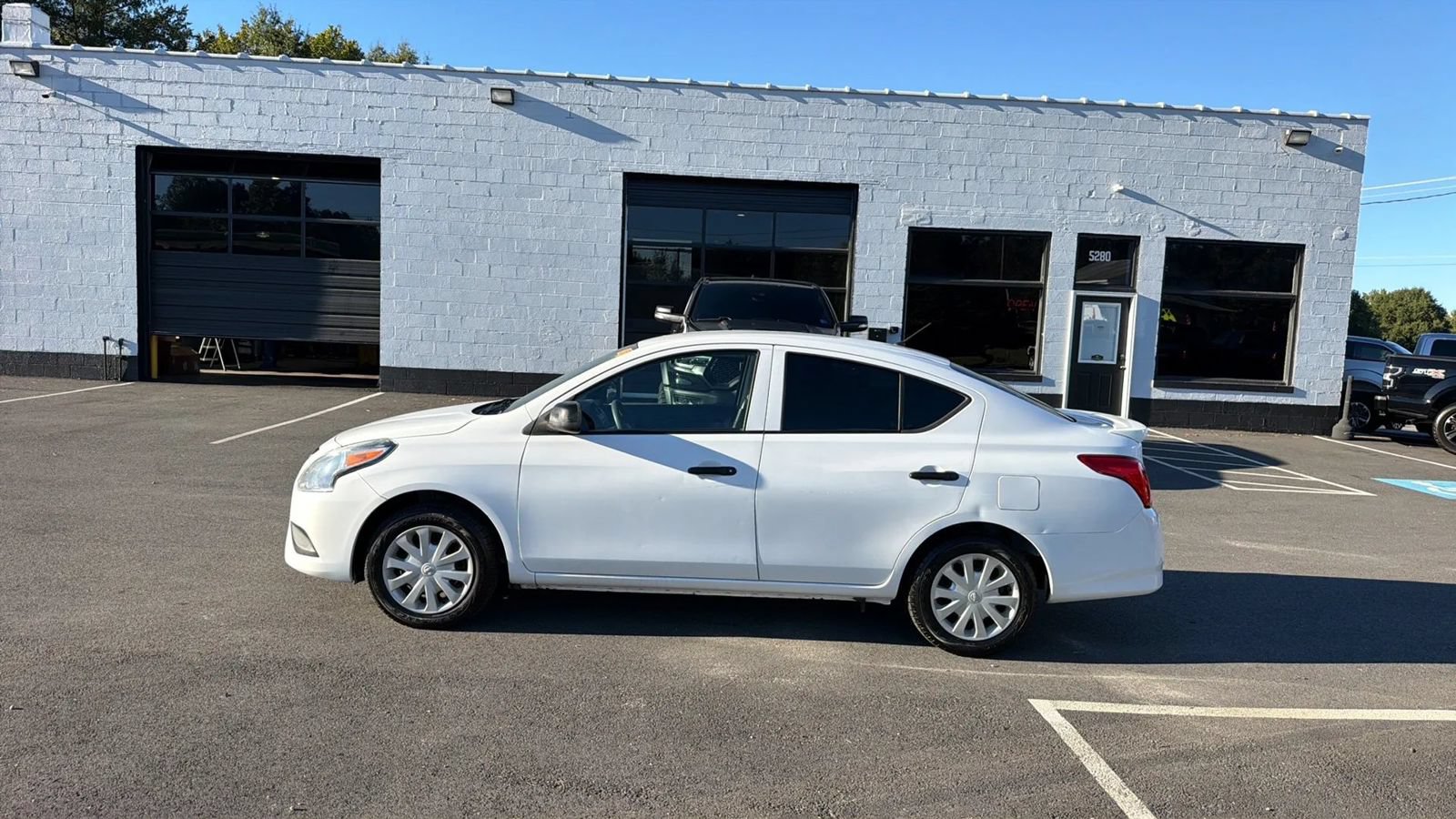 Used 2015 Nissan Versa S Plus FWD image 4