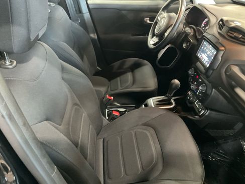 Used 2019 Jeep Renegade Latitude w/ Cold Weather Group image 22