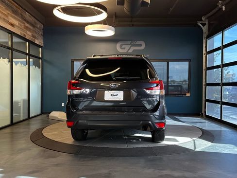 Used 2019 Subaru Forester Premium AWD/4WD image 4