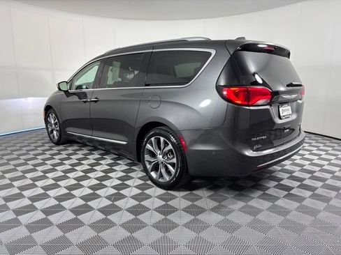 Used 2019 Chrysler Pacifica Limited w/ Tire & Wheel Group FWD image 49