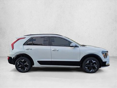 Used 2025 Kia Niro Wind FWD image 4